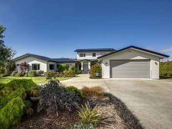 Multi Generation Living - Minutes to Taradale