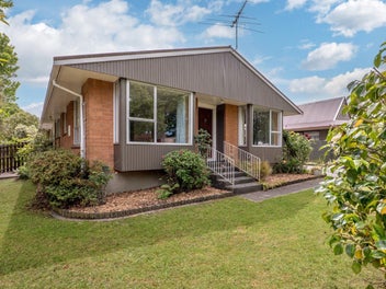 Prime Ilam position – Walk to UC