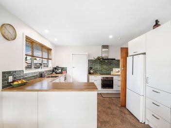 Modern Comforts, Family Appeal & Generous Grounds