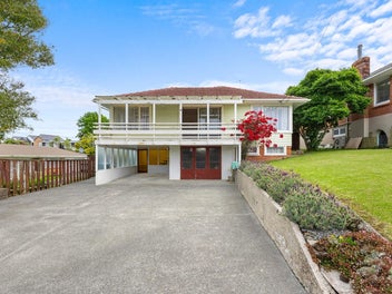 Deceased Estate - Must Sell at Auction!