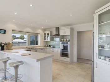 IMMACULATE & SPACIOUS