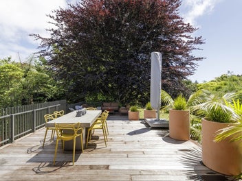 NEW PLYMOUTHS BEST KEPT SECRET