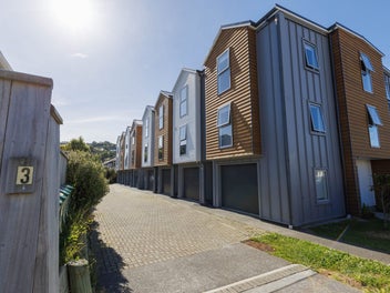 2020 Freehold in Prime Johnsonville!