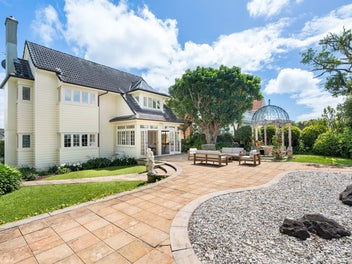 Majestic Bayswater Residence