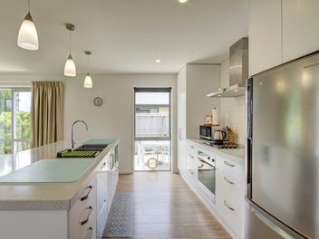 Stylish Living By the Lake