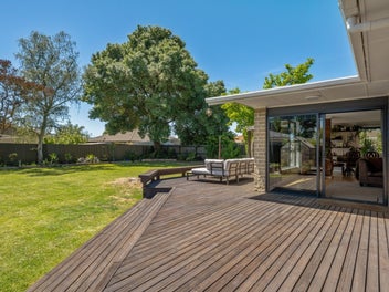 Where quarter acre scale meets modern style