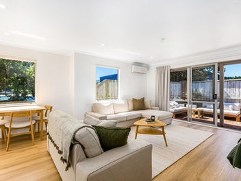 IMMACULATE RENOVATED SINGLE-LEVEL UNIT