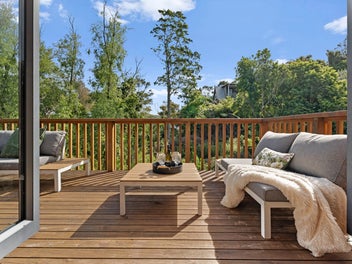 Sunshine, Privacy & Easy Living