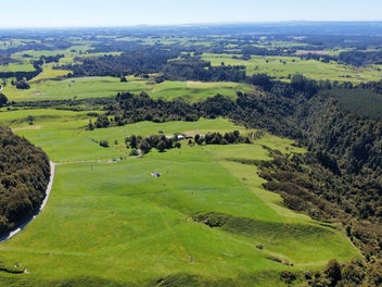 Farming, lifestyle and nature in stunning location