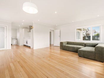 Renovated Stucco Gem in Gate Pa