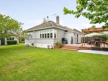 Privacy Plus Outdoor Entertaining!