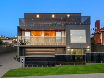 Sky Residence | Uninterrupted City & Harbour Views