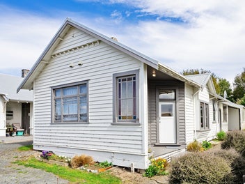 Charming central home near Queen's Park