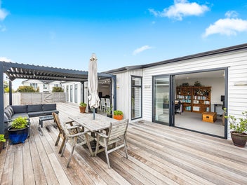 Sun Soaked Entertainers Dream