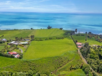 North Taranaki’s Most Striking Coastal Holding