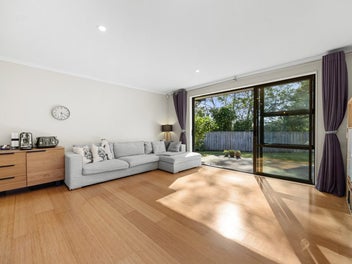 Brick & Tile Single-Level Family Home