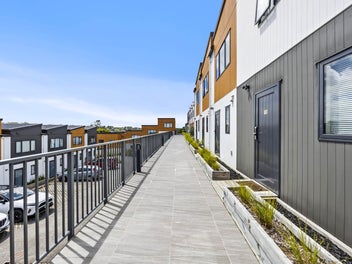 Effortless Living: Modern 2 Bed + Study