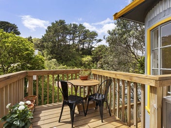 Private Cottage Surrounded By Bush