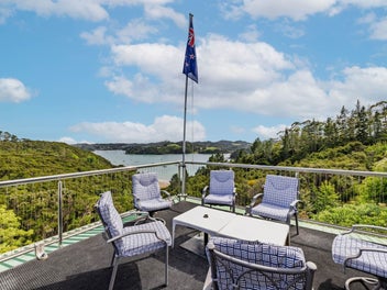 Endless Views, Effortless Entertaining