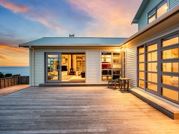 SPACIOUS HOME, STUNNING VIEWS - ONE OF A KIND