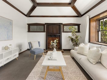 AFFORDABLE CHARACTER IN KELBURN VILLAGE