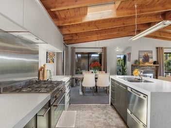 Serenity and Style in Early Matua