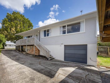 Your Christmas Cracker! Stylish 60’s Bungalow