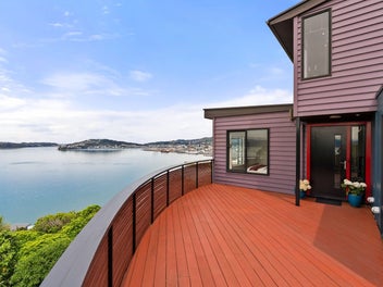 Harbour Views and Architectural Flair