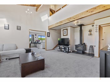 Premium lifestyle close to town