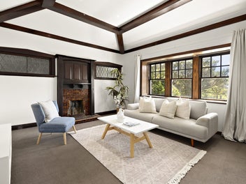 AFFORDABLE CHARACTER IN KELBURN VILLAGE