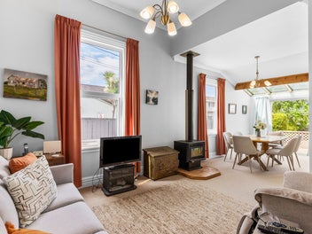 Sun Drenched Cottage with Dream Section