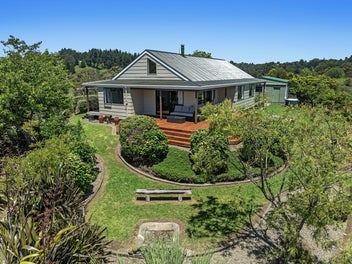 A Peaceful Family Haven Minutes from Ohope