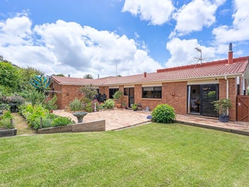 A Private West Harbour Retreat – Beautiful Bri...