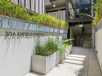 Stylish Botanica Apartment in a Prime Location