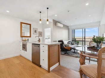 Stylish Botanica Apartment in a Prime Location