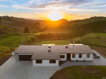 Luxury, Land & Lifestyle – This One Has It All!