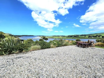 Catlins Lake Sanctuary - stay, host or holiday