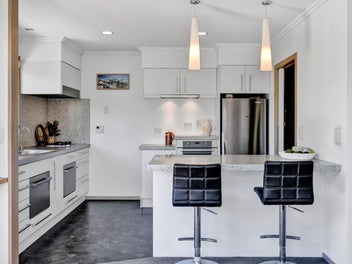 MODERN LOCK AND LEAVE