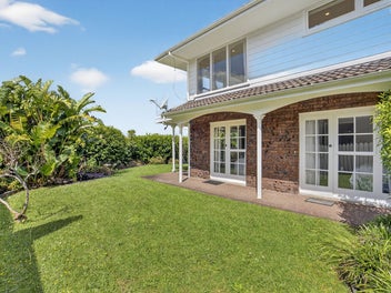 Fantastic Opportunity In Beautiful Murrays Bay.