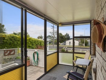 Sunny, Simple Living at it's Best