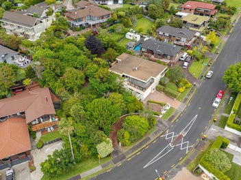 AUCTION TONIGHT 6 PM!