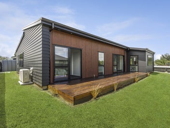 Immaculate Bespoke Build - Contemporary & Stylish