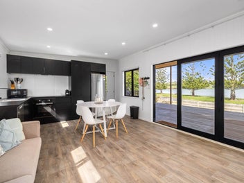 Views, Vibes & Vitamin Sea