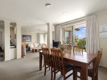 Sunny, Safe Cul-de-sac Living