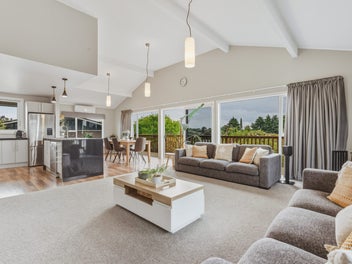 Large |Renovated |Hilltop |Views |Airbnb Potential