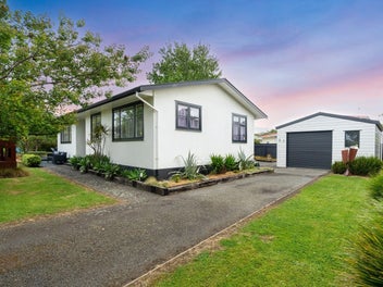 Cosy Living with a Large Landscaped Section