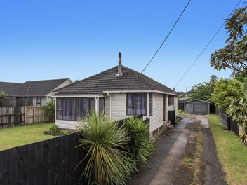 Classic Kiwi Home with Putauaki Views