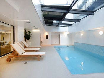 2 Room Flexi with Elevated City Views!