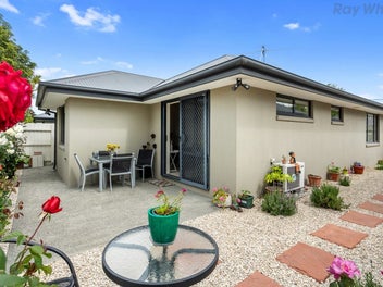 Cosy & Comfortable Over 60's Unit