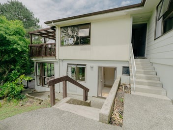 Do-Up - Vendor's Health Forces Sale After 18 Years